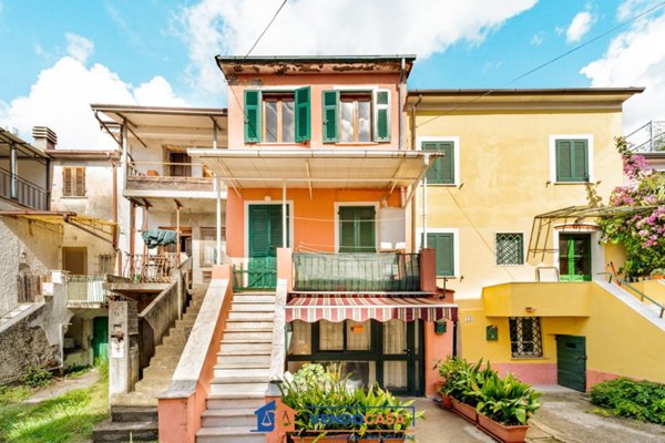 casa indipendente in vendita a Massa in zona Castagnola