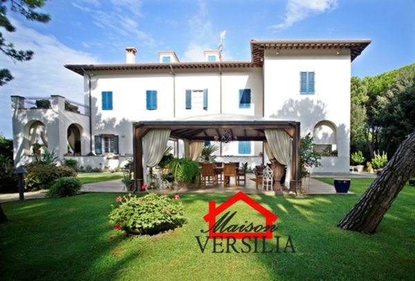 casa indipendente in vendita a Massa in zona Marina dei Ronchi