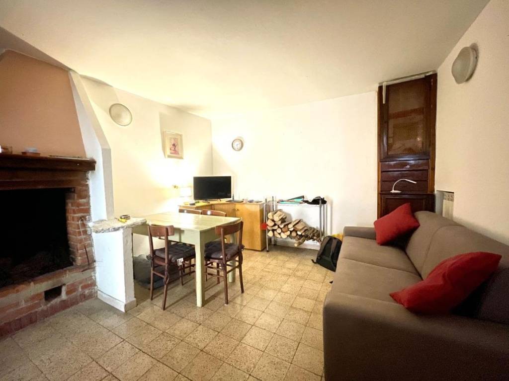 appartamento in vendita a Massa in zona Antona