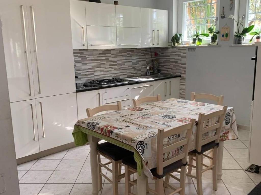 casa indipendente in vendita a Massa in zona Romagnano