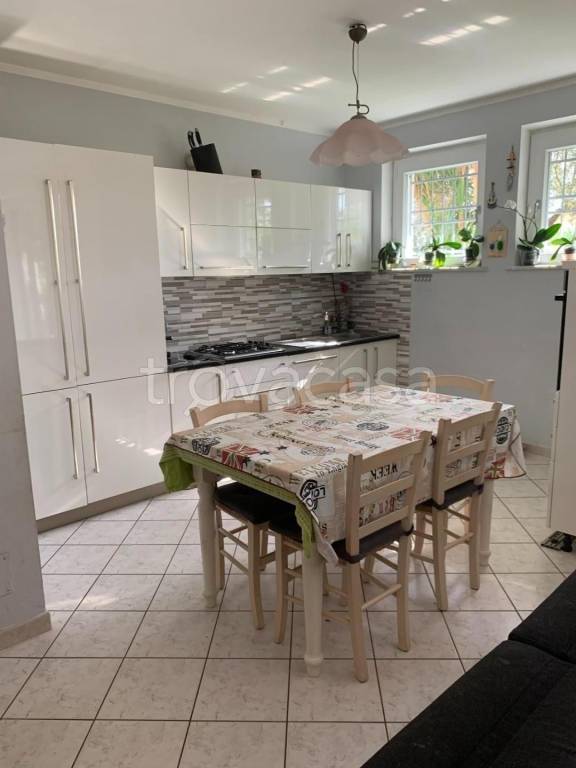 casa indipendente in vendita a Massa in zona Romagnano