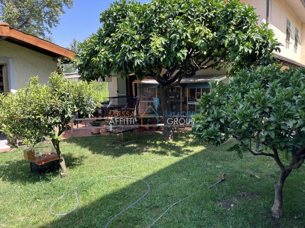 casa indipendente in vendita a Massa