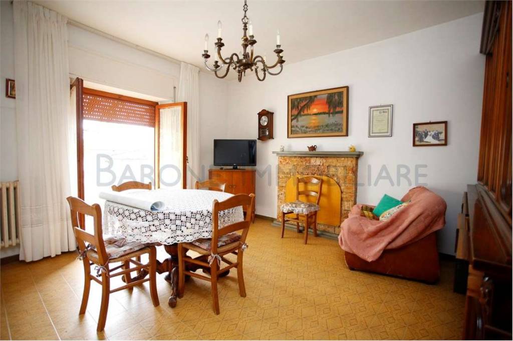 casa indipendente in vendita a Massa