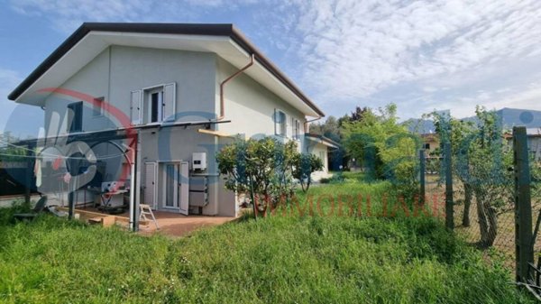 casa indipendente in vendita a Massa in zona Poveromo