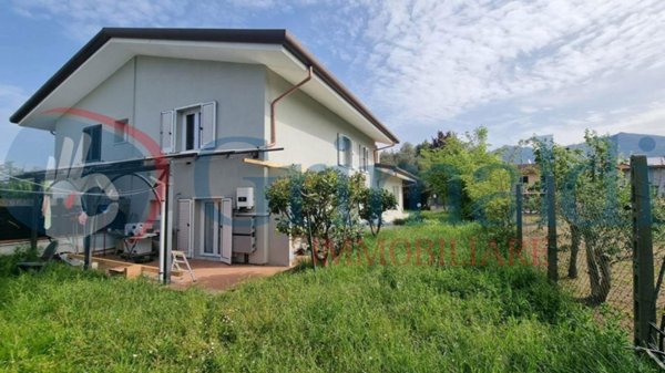 casa indipendente in vendita a Massa in zona Poveromo