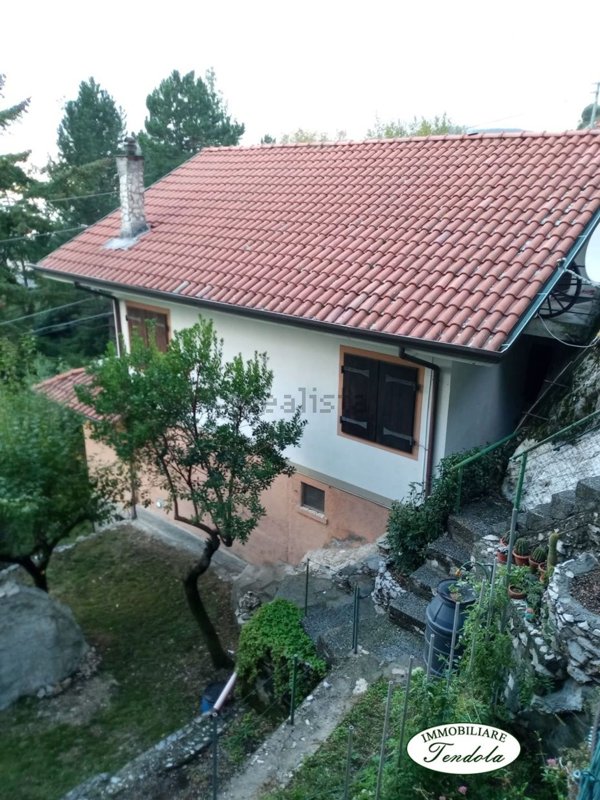 casa indipendente in vendita a Massa in zona Antona