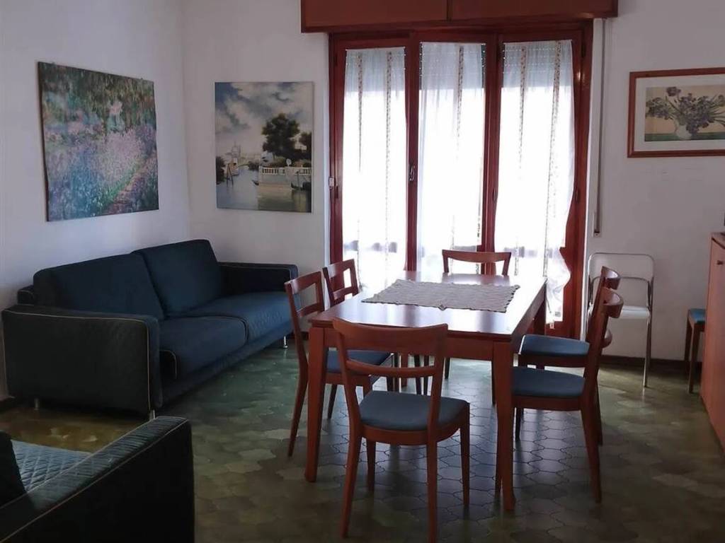 appartamento in vendita a Massa in zona Marina dei Ronchi
