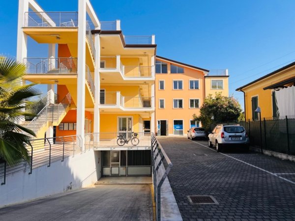 ufficio in vendita a Massa