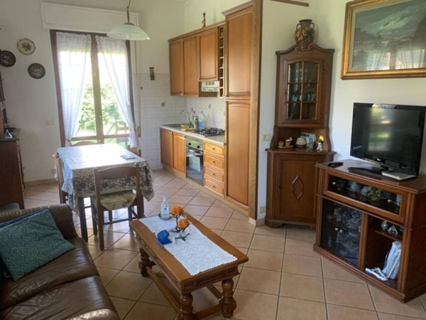 appartamento in vendita a Massa in zona Marina di Massa