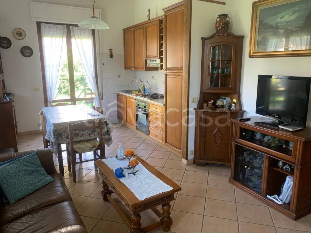 appartamento in vendita a Massa in zona Marina di Massa