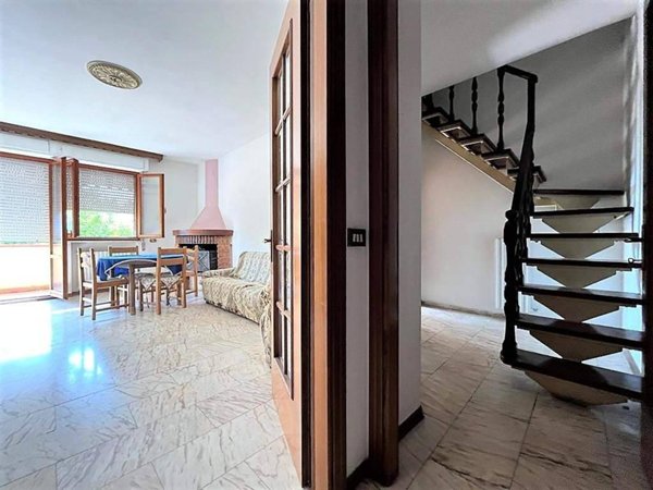 appartamento in vendita a Massa in zona Marina dei Ronchi