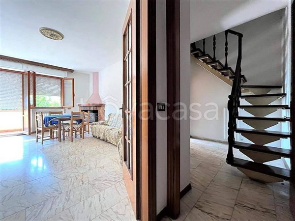 appartamento in vendita a Massa in zona Marina dei Ronchi