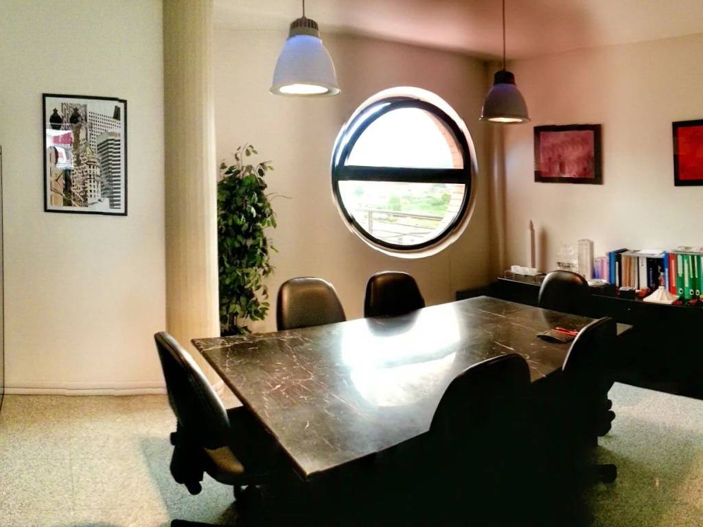 ufficio in vendita a Massa in zona Castagnola