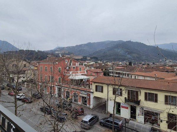 appartamento in vendita a Massa in zona Centro Storico