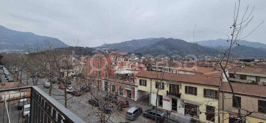 appartamento in vendita a Massa in zona Centro Storico
