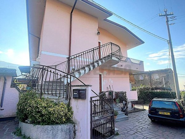 appartamento in vendita a Massa in zona Pariana
