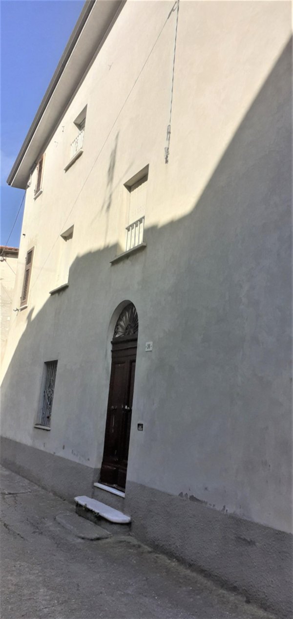 casa indipendente in vendita a Massa in zona Castagnola