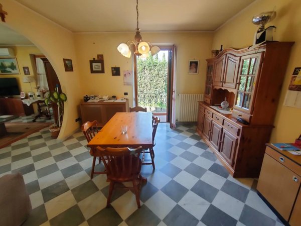 casa indipendente in vendita a Massa in zona Quercioli