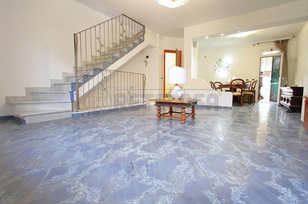 casa indipendente in vendita a Massa in zona Marina di Massa