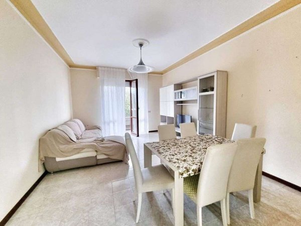 appartamento in vendita a Massa in zona Marina di Massa