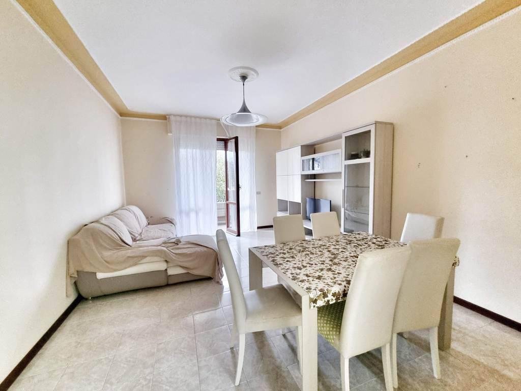 appartamento in vendita a Massa in zona Marina di Massa