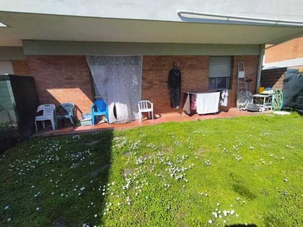 appartamento in vendita a Massa in zona Marina di Massa