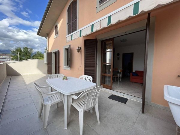 appartamento in vendita a Massa in zona Marina di Massa