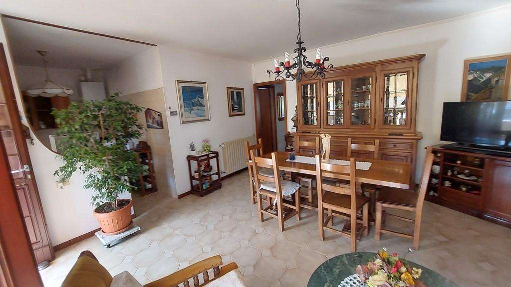 appartamento in vendita a Massa in zona Quercioli