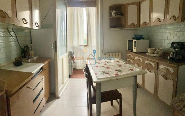 appartamento in vendita a Massa in zona Marina di Massa