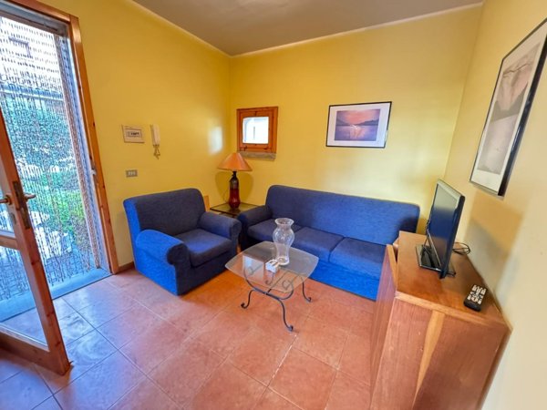 casa indipendente in vendita a Massa in zona Marina dei Ronchi