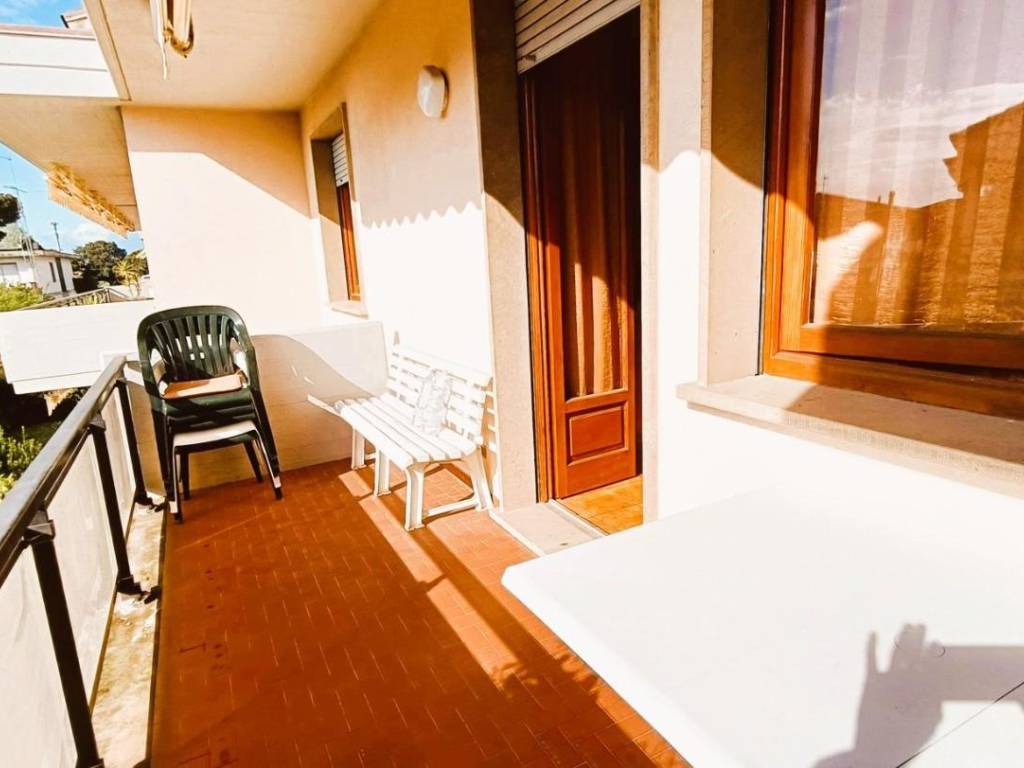appartamento in vendita a Massa in zona Marina di Massa