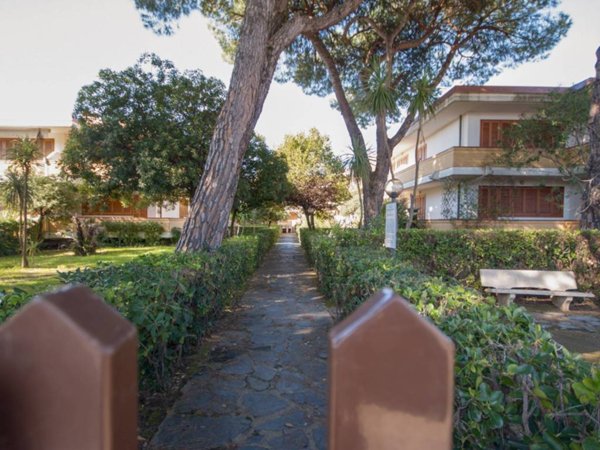 casa indipendente in vendita a Massa in zona Marina di Massa