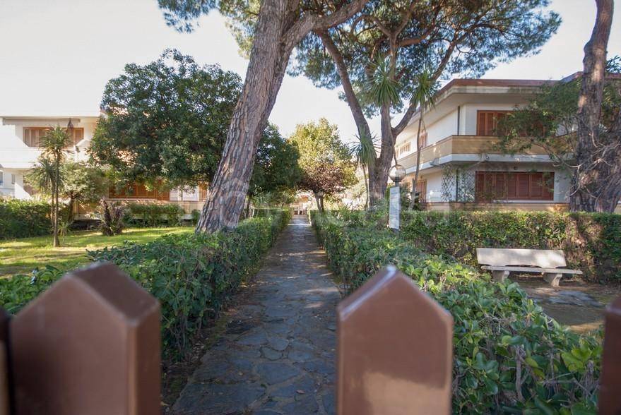 casa indipendente in vendita a Massa in zona Marina di Massa