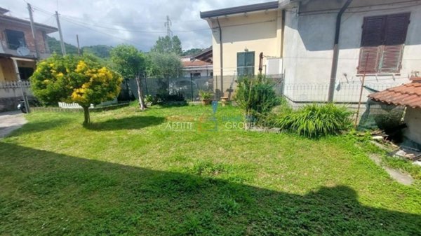 casa indipendente in vendita a Massa in zona Romagnano