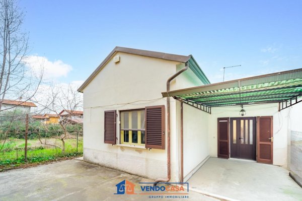 casa indipendente in vendita a Massa in zona Marina di Massa