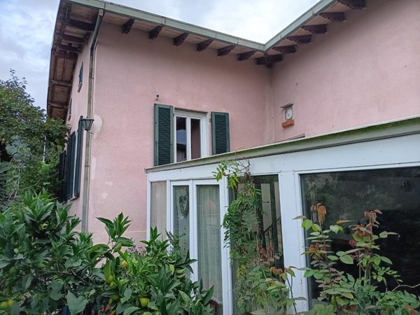casa indipendente in vendita a Massa