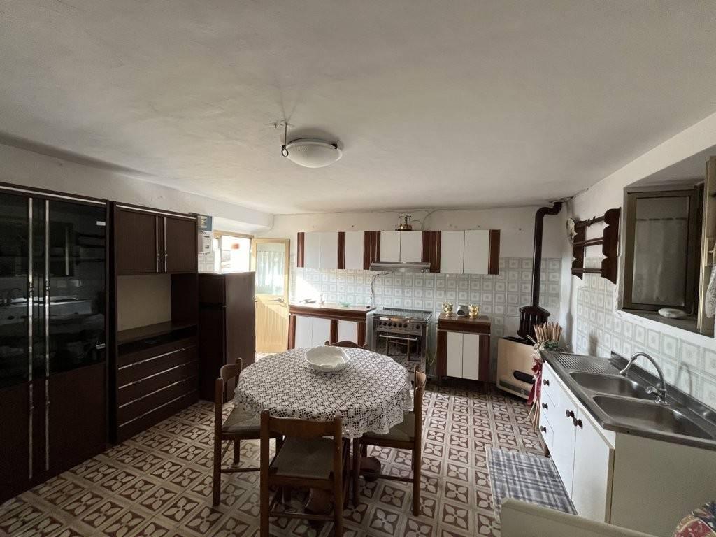 casa indipendente in vendita a Massa in zona Centro Storico