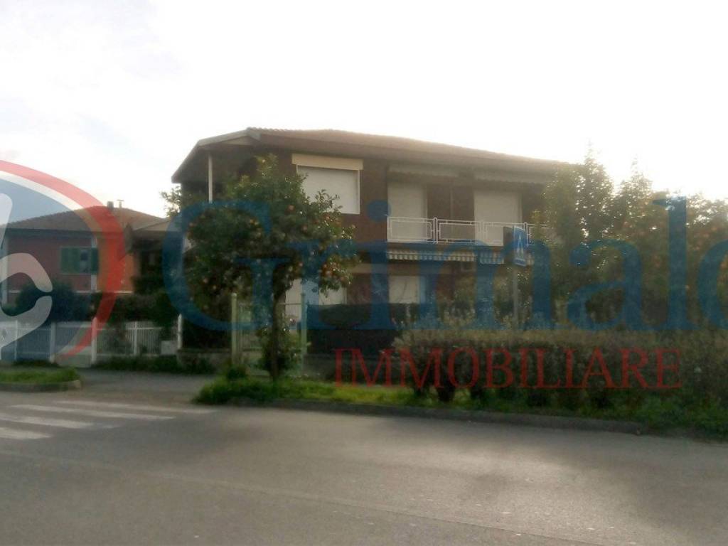 intera palazzina in vendita a Massa in zona Castagnola