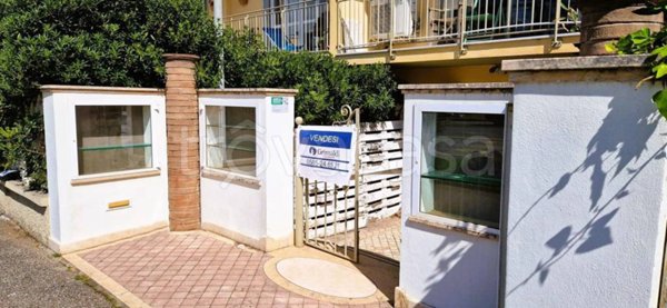 appartamento in vendita a Massa in zona Marina di Massa