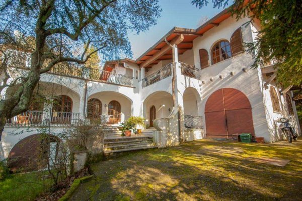 casa indipendente in vendita a Massa in zona Pariana