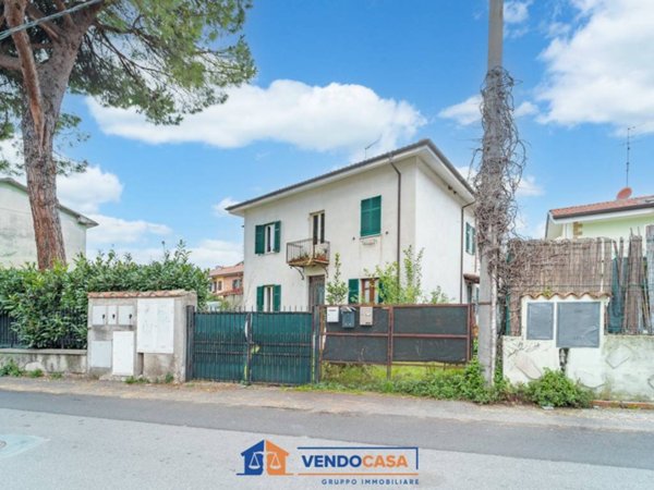 appartamento in vendita a Massa in zona Centro Storico