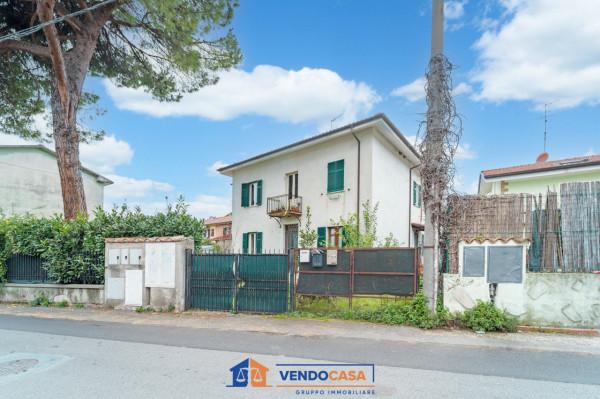 appartamento in vendita a Massa in zona Centro Storico