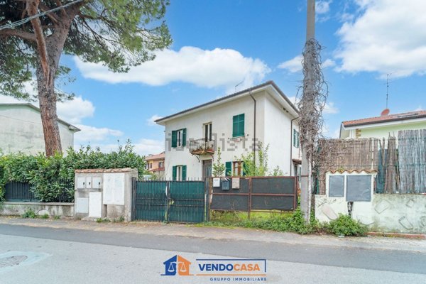 appartamento in vendita a Massa in zona Centro Storico