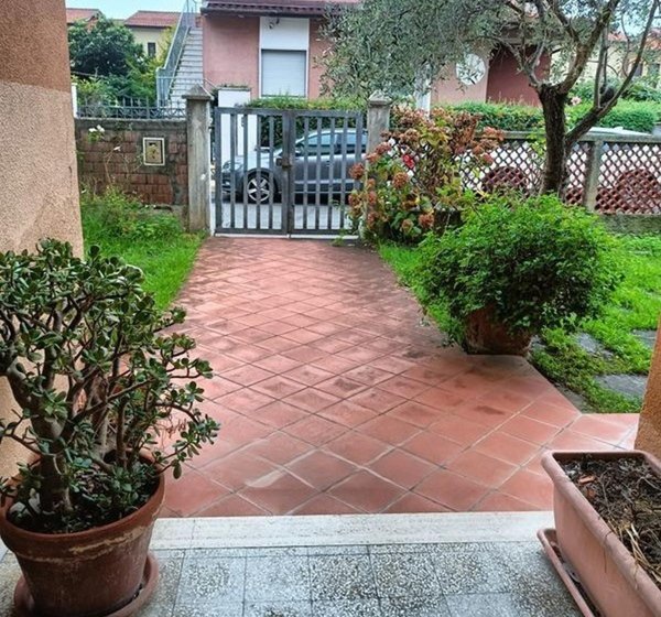 appartamento in vendita a Massa in zona Marina di Massa