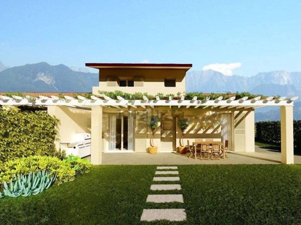 casa indipendente in vendita a Massa in zona Marina di Massa