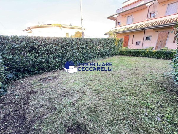 casa indipendente in vendita a Massa in zona Marina dei Ronchi