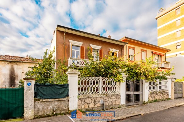 casa indipendente in vendita a Massa in zona Centro Storico