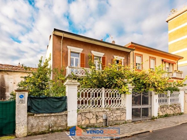 casa indipendente in vendita a Massa in zona Centro Storico