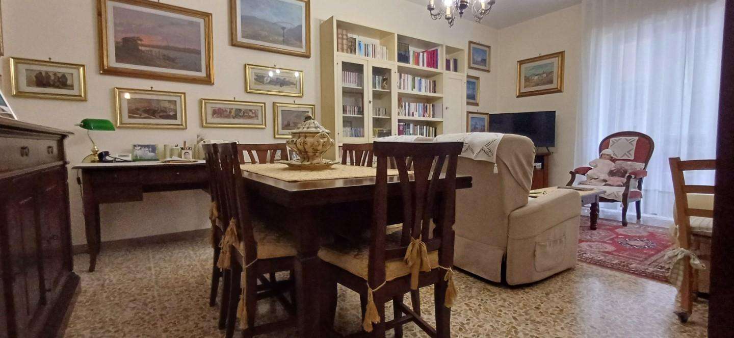 appartamento in vendita a Massa in zona Centro Storico