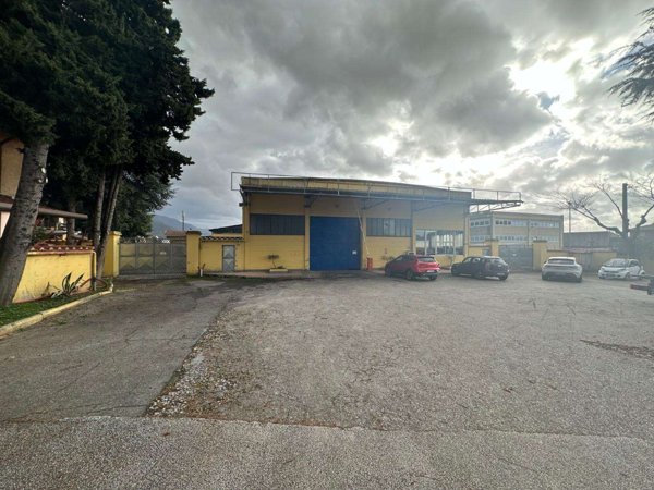 capannone in vendita a Massa in zona Candia